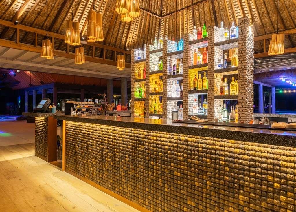 Furaveri Island Resort And Spa Muravandhoo Ресторант снимка